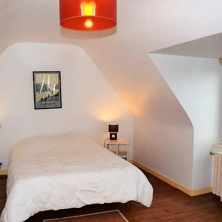 Maison Bretonne Avec Jolie Cour Fermee Et Fleurie Avec Wifi A - Ref 679 Villa Trébeurden